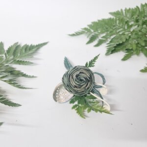 His Flax || Buttonhole Green